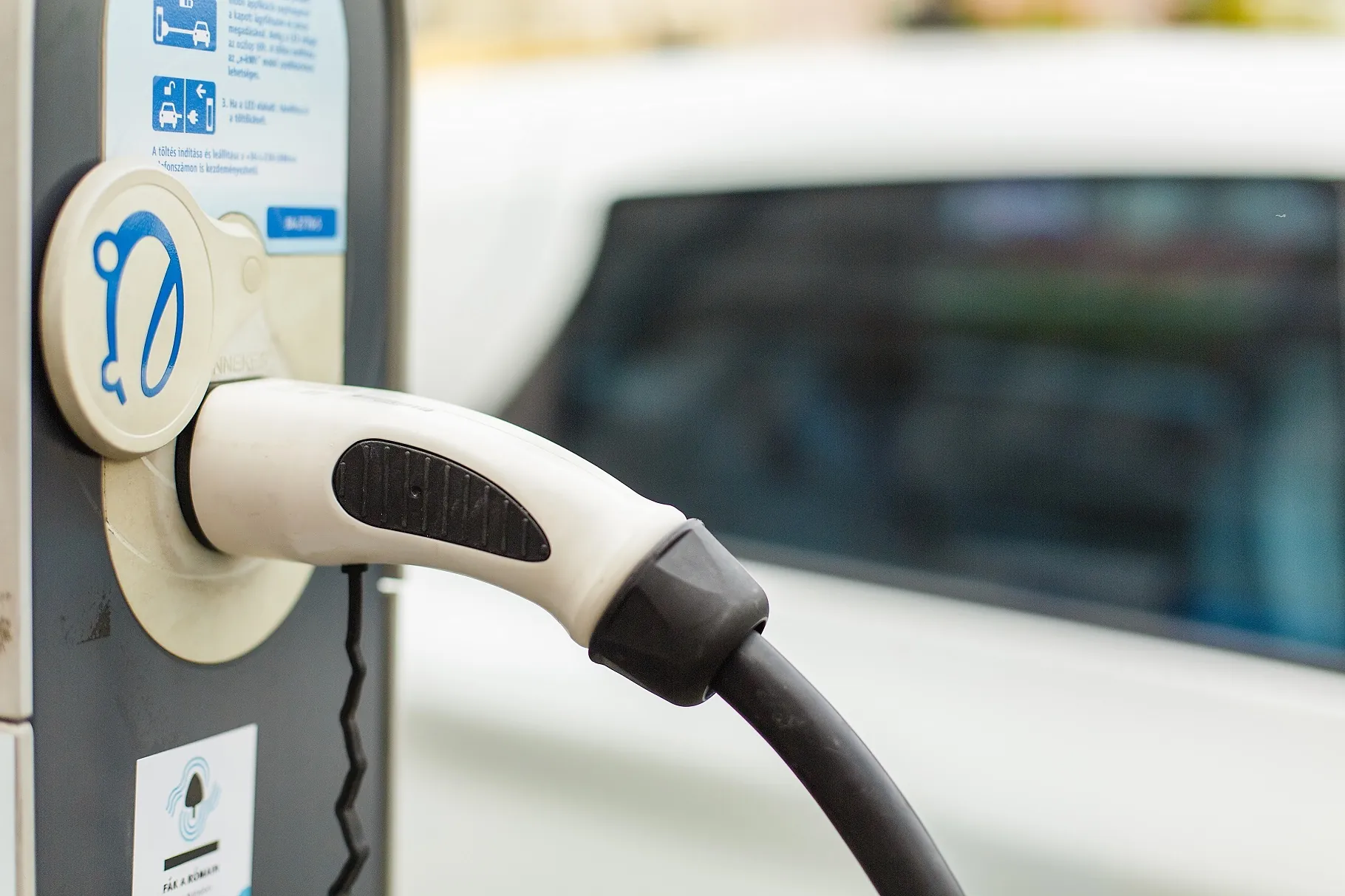 Instalación cargador coche eléctrico en casa en Toledo